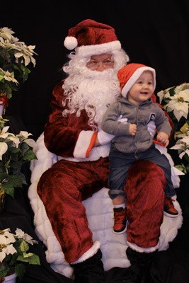 Santa and his merry band of photographers and elves will again arrive on Lopez for two Saturdays during the holiday season